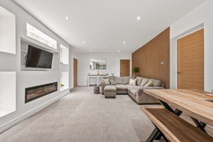 Lounge/ Diner- click for photo gallery